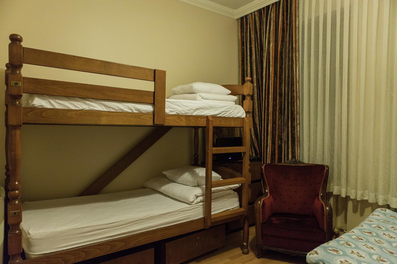 Etagenbett im gemischten Schlafsaal